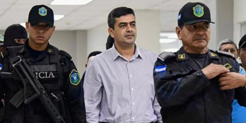 Arnaldo Urbina se opone a incluir pruebas de sus Arnaldo Urbina se opone a incluir pruebas de sus