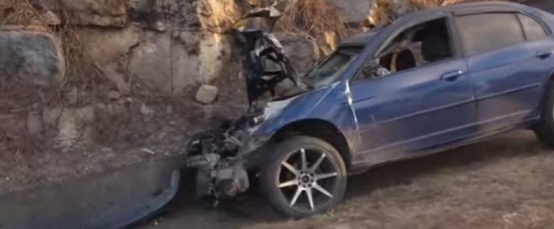 Conductor muere tras chocar contra pabellón Conductor muere tras chocar contra pabellón