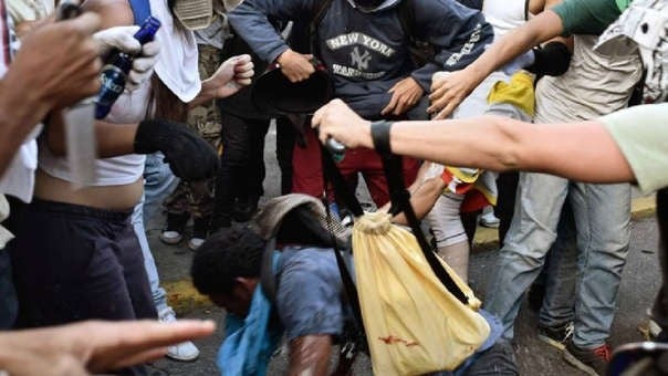 ciudadanos golpean a ladrón en La Granja