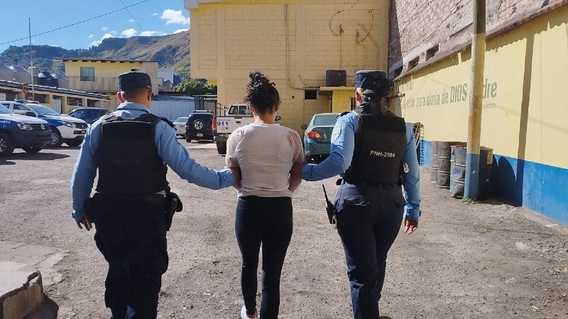 capturan a chica por golpear a su abuela TGU capturan a chica por golpear a su abuela TGU