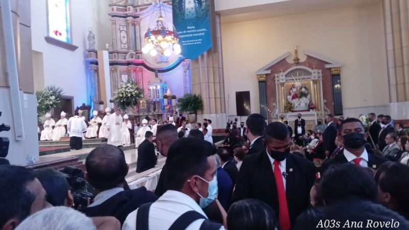 Presidenta Xiomara Castro asiste a misa