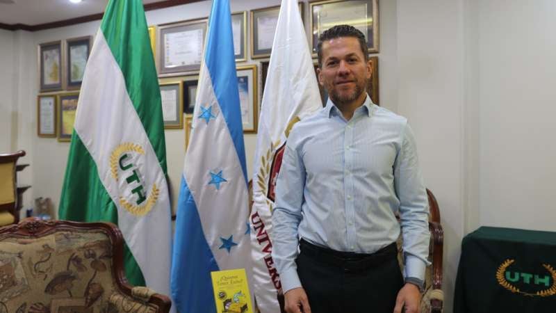 Roger E. Valladares.