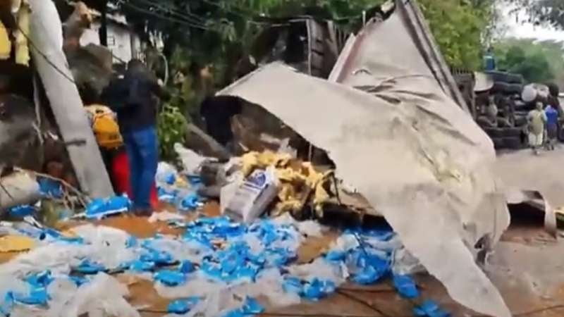 Rastra se estrella con poste Rastra se estrella con poste