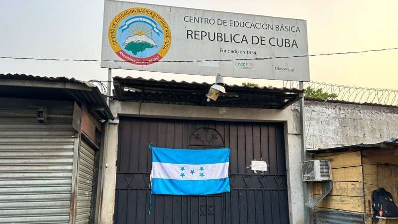 Toma en escuela de SPS Toma en escuela de SPS