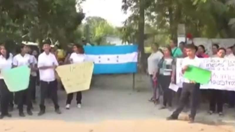 Exigen maestros en escuela de Choloma Exigen maestros en escuela de Choloma