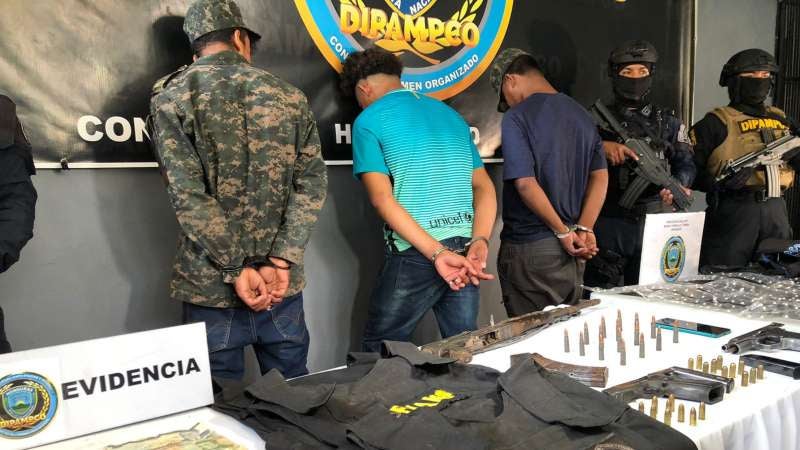 Mareros con armas y droga en Yoro