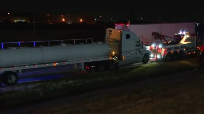 Hallan migrantes camión Texas