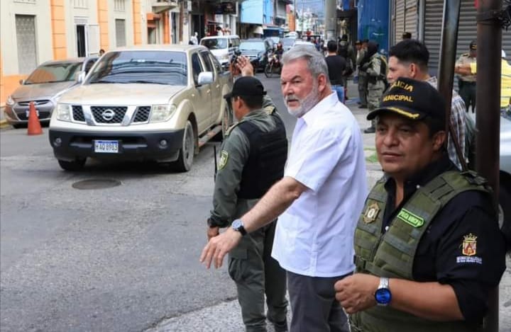 Policía