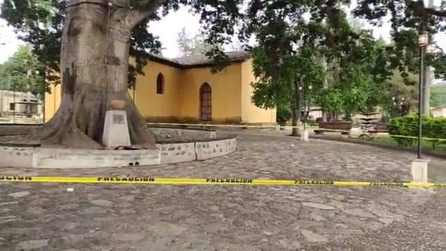 matan hombre plaza de Gracias Lempira