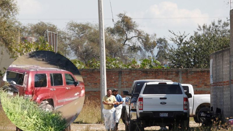 Encuentran cinco cadáveres en una camioneta en Guanajuato, México