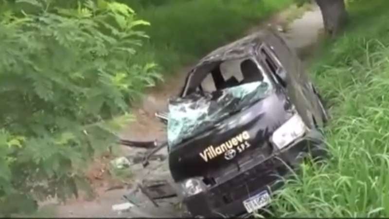 Rapidito cae a hondonada en Villanueva