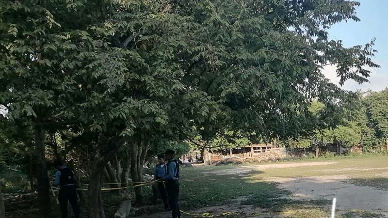 Hombre acribillado en un campo