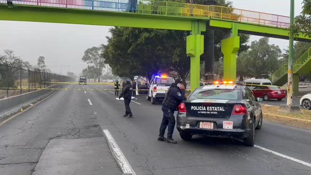 mujer se lanza de puente