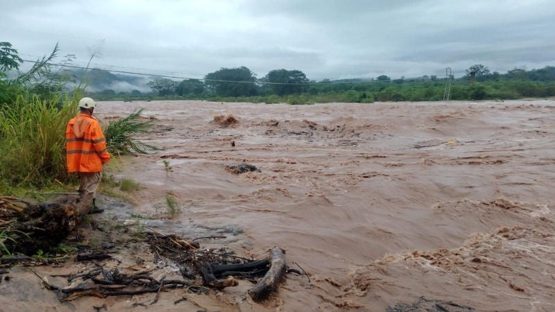 Se desborda el río Ulúa en Santa Bárbara