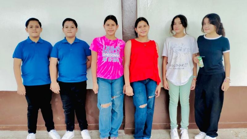 Tres pares de gemelos se inscriben en el mismo colegio de La Paz Tres pares de gemelos se inscriben en el mismo colegio de La Paz