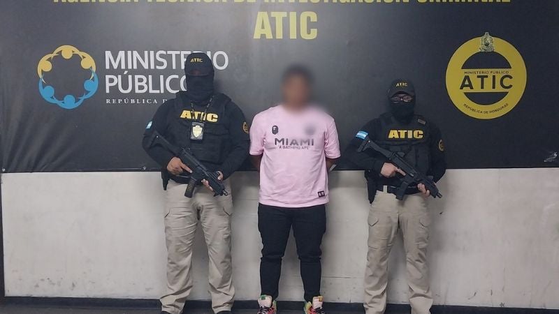 Cae empleado de aduanas