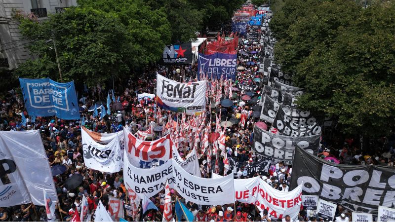 Múltiples marchas en Argentina en reclamo de asistencia alimentaria