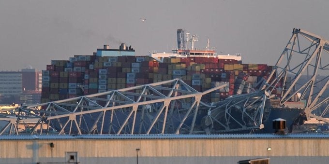 barco choca contra un puente EEUU