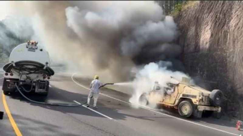 Vehículo militar se incendia en la CA-5
