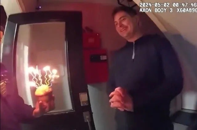 Hombre llama al 911 cumpleaños Hombre llama al 911 cumpleaños