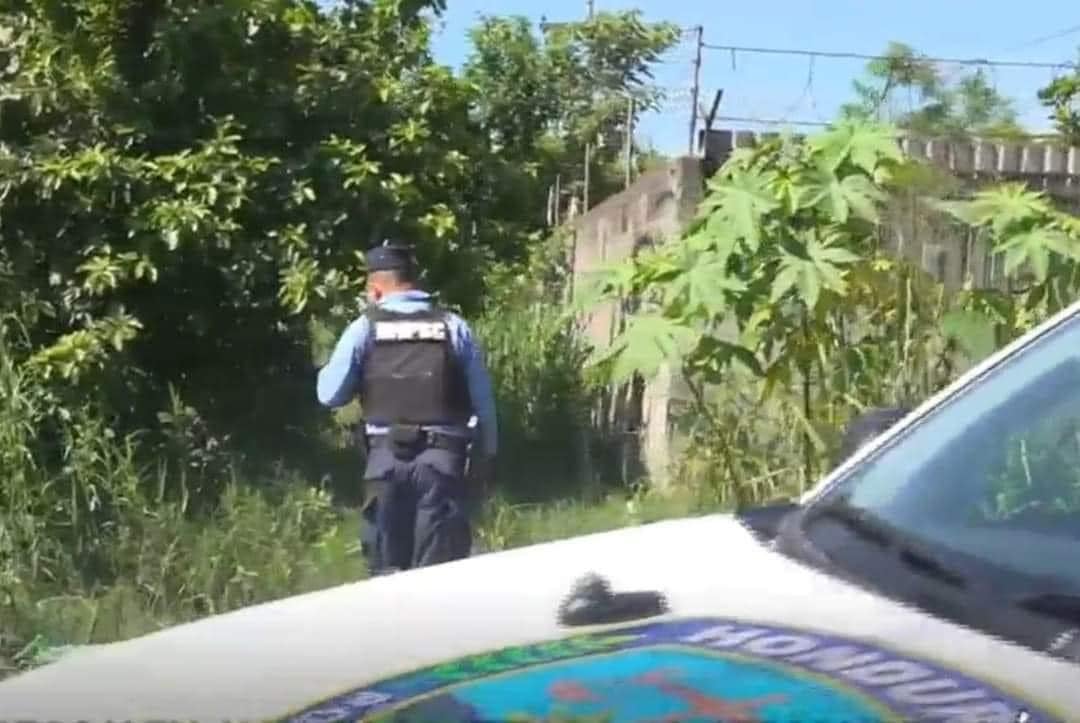 Encuentran un joven muerto a la orilla de una carretera en Choluteca