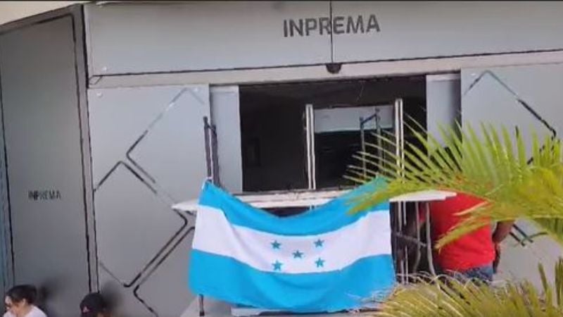 Magisterio se toman el Inprema rechazando reformas a la ley Magisterio se toman el Inprema rechazando reformas a la ley