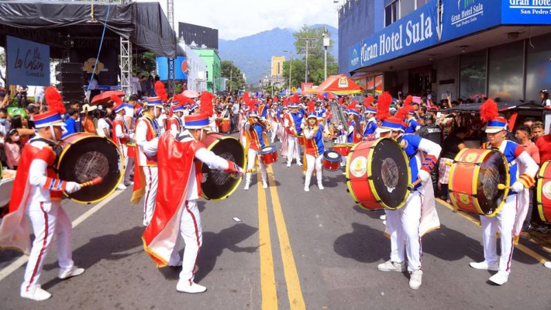 Más de 500 centros educativos desfilarán por las fiestas patrias en SPS