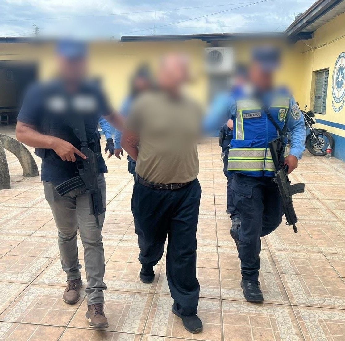 Viuda de joven asesinado padre