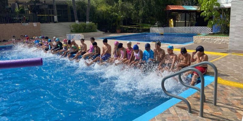 AMDC anuncia clases de natación gratuitas para niños y niñas