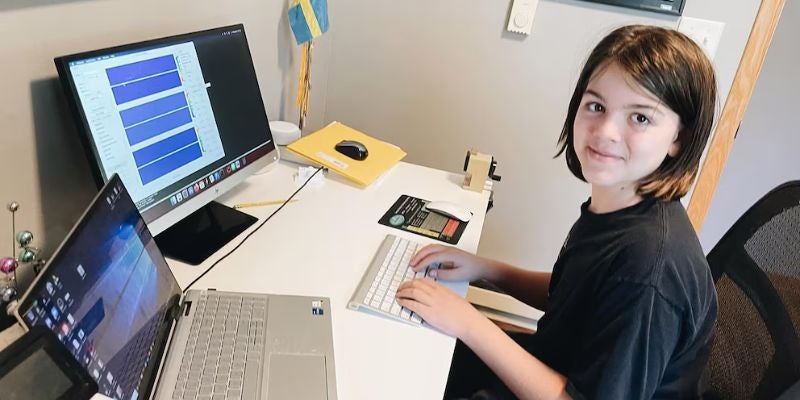 Con tan solo 13 años, un niño se graduó con honores de la universidad Con tan solo 13 años, un niño se graduó con honores de la universidad