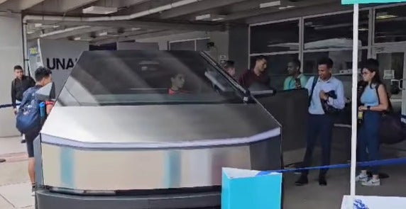 Tesla Cybertruck UNAH