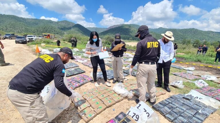 10 años de cárcel a colombianos que transportaban cocaína en el caribe hondureño