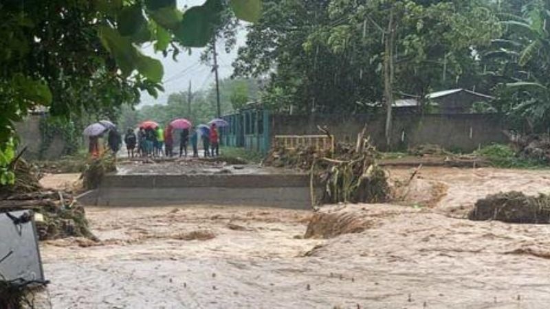 Carreteras dañadas por SARA