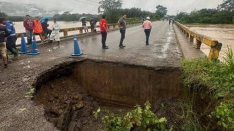 carreteras dañadas por SARA