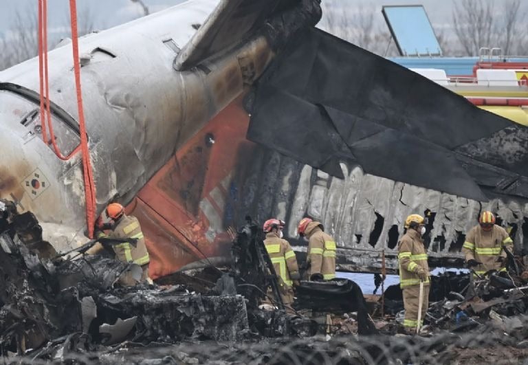 Corea del Sur avión aterriza de emergencia
