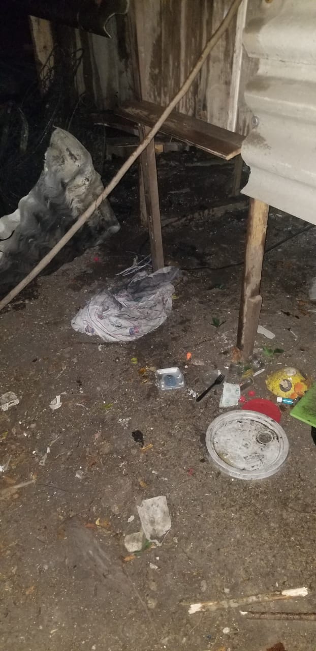 Incendio en Los Robles borracho quema casa