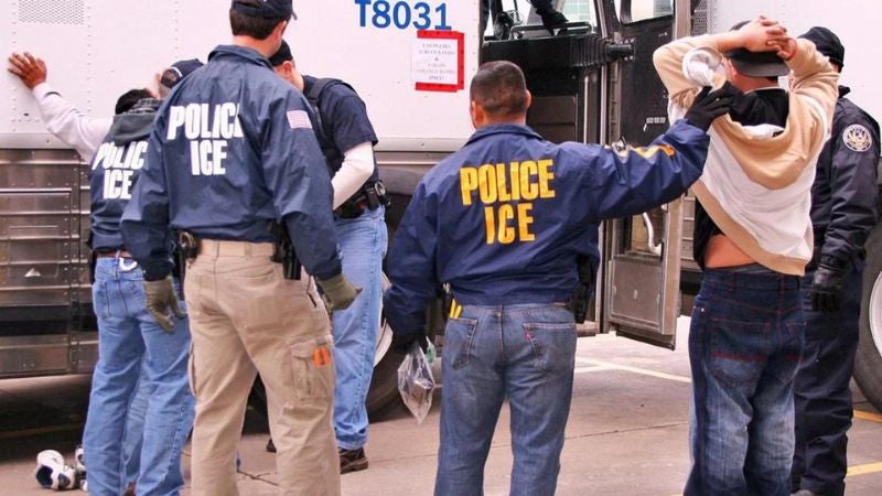 La operación, que contó con la colaboración de la Administración de Control de Drogas (DEA) de Houston y el Departamento de Seguridad Pública de Texas, se enmarca dentro de una estrategia más amplia para abordar la inmigración irregular en la región.