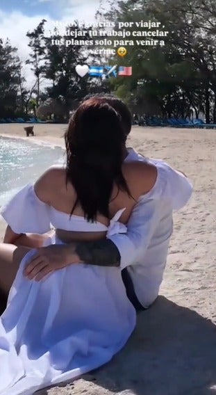 Milagro Flores y su gringo Roatán