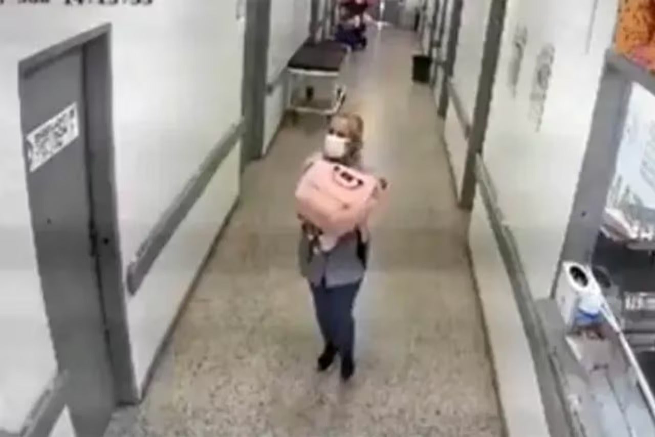 se hace pasar por enfermera y secuestra a una bebé