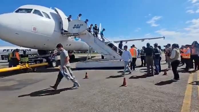 Llega a SPS vuelo101 hondureños retornados Llega a SPS vuelo101 hondureños retornados