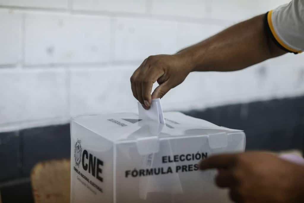 Maletas electorales llegan abiertas en Copán