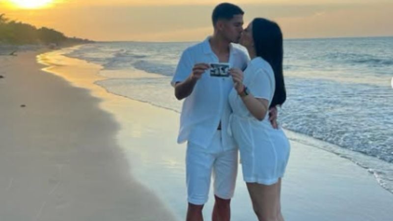 La pareja publicó las fotografías disfrutando en la playa de La Ceiba. 