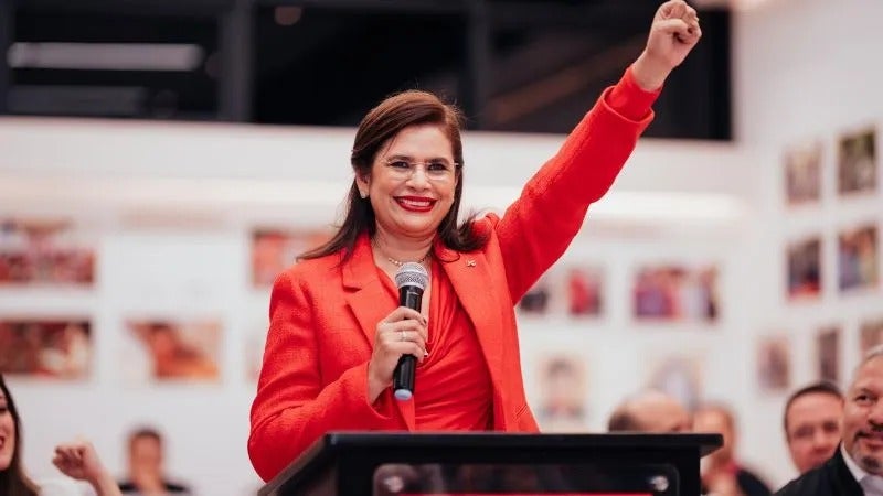 ¿Comunista o socialista? Rixi Moncada aclara su ideología política