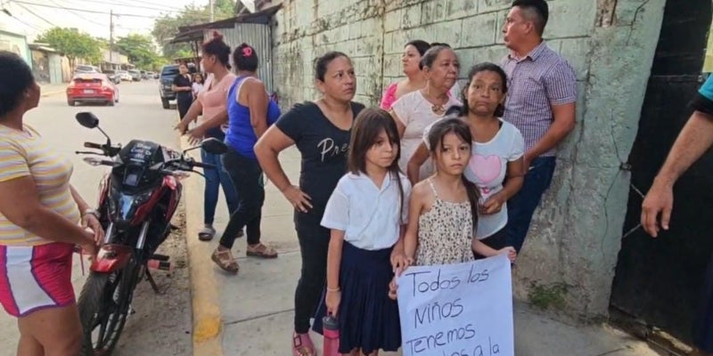 adres radicalizan protesta en escuela de SPS