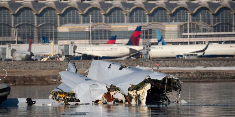 Mueren tres personas tras estrellarse avioneta en USA
