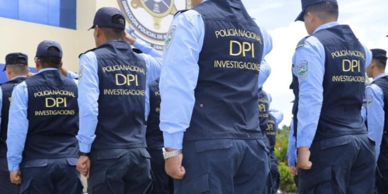 Capturan a tres agentes de la DPI por extorsionar a comerciante con L.20 mil