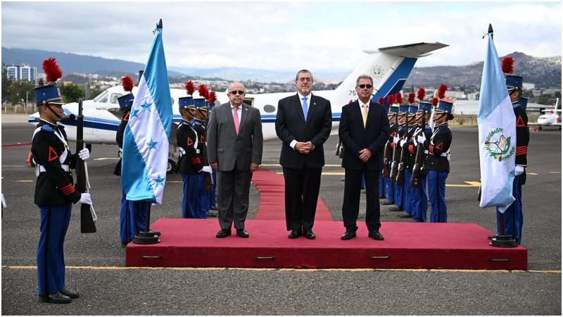 Presidente de Guatemala en Honduras. 