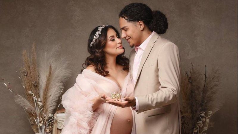 Elsa Oseguera y Davis Flow vuelven a seguirse