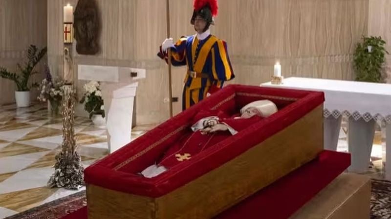 Imágenes féretro papa funeral