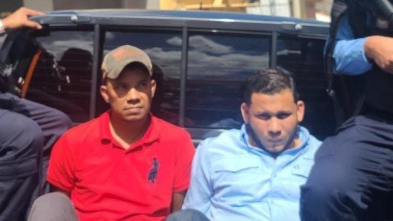 Hermano de Rina Leal